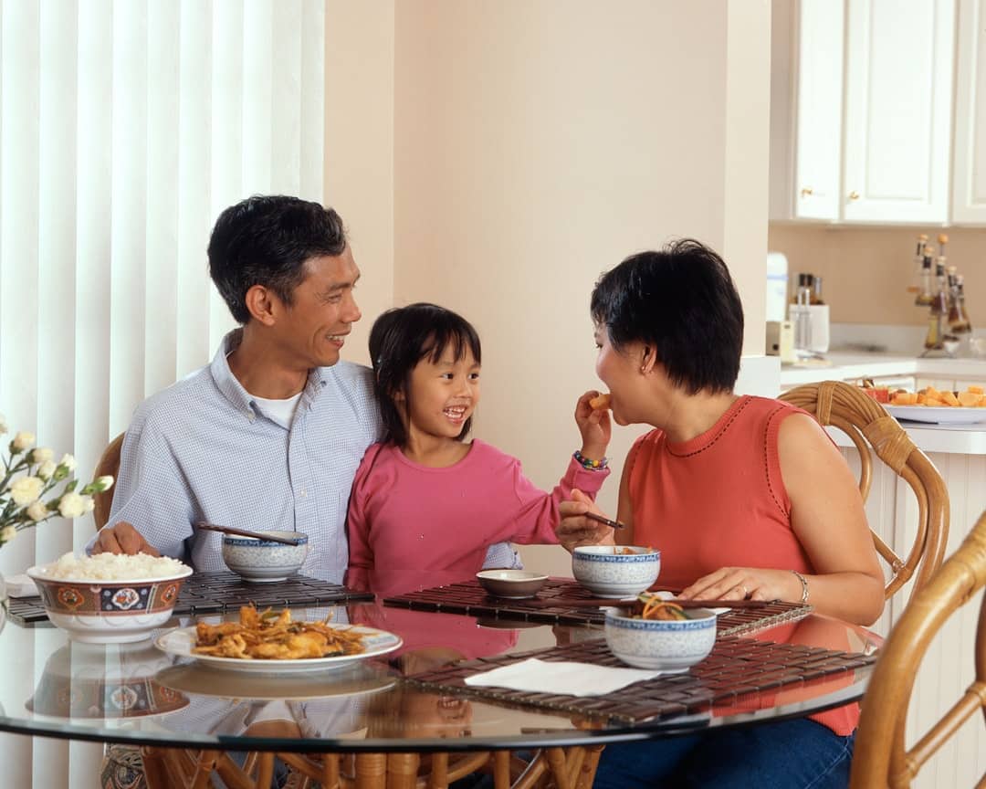 découvrez le confort et la convivialité d'une maison familiale, un espace parfait pour créer des souvenirs inoubliables avec vos proches. profitez d'un environnement chaleureux et fonctionnel, idéal pour les moments en famille.