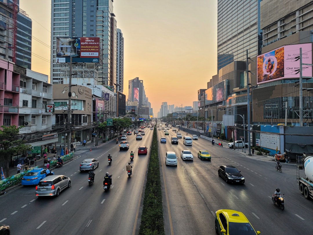 découvrez des conseils essentiels pour améliorer la sécurité routière et réduire les risques d'accidents. apprenez l'importance de la vigilance au volant, du respect des règles de circulation et de la prévention pour garantir des trajets en toute sécurité.