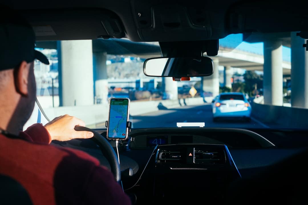 découvrez l'avenir de la mobilité avec les véhicules autonomes : des solutions innovantes qui promettent de transformer le transport, d'améliorer la sécurité routière et de réduire l'empreinte carbone.