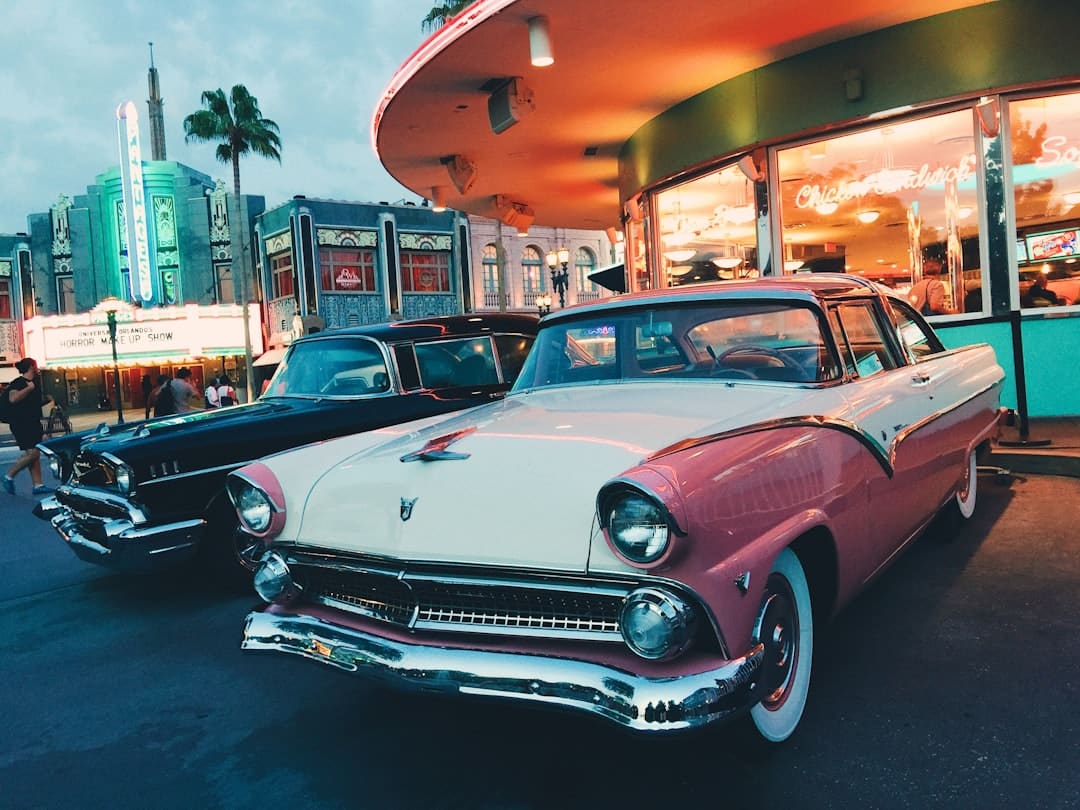 découvrez l'univers des voitures classiques, un hommage à l'élégance et à l'ingénierie automobile. explorez notre collection de modèles emblématiques, leurs histoires fascinantes et l'art de la restauration pour les passionnés de vintage.